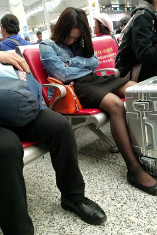 黑丝女人困了 [644 MB]