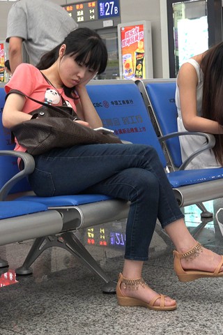 粉色T恤姑娘在思考人生 [1.17 GB]